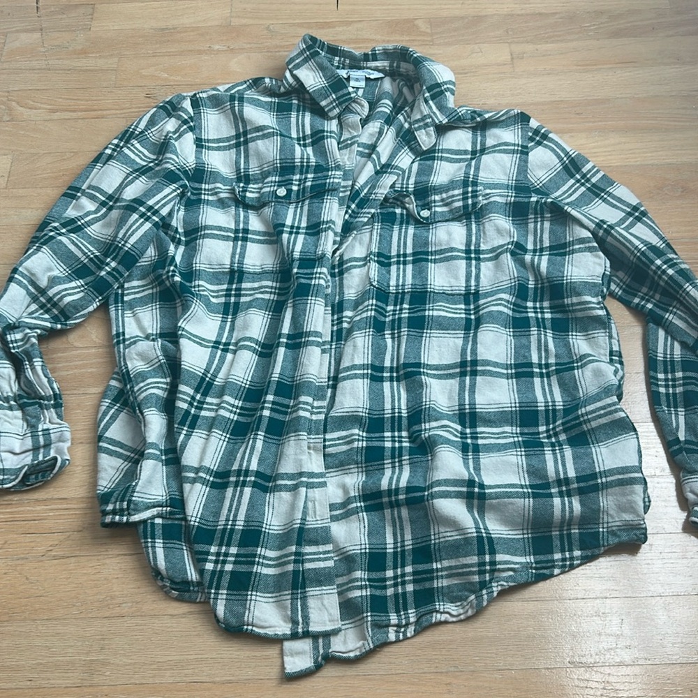 Women’s plaid button up
